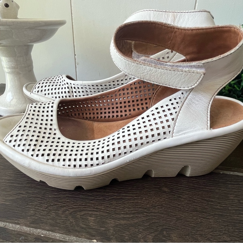 Clarks Clarene Prima Leather Wedge White Sandals Size 9.5 - Picture 13 of 15